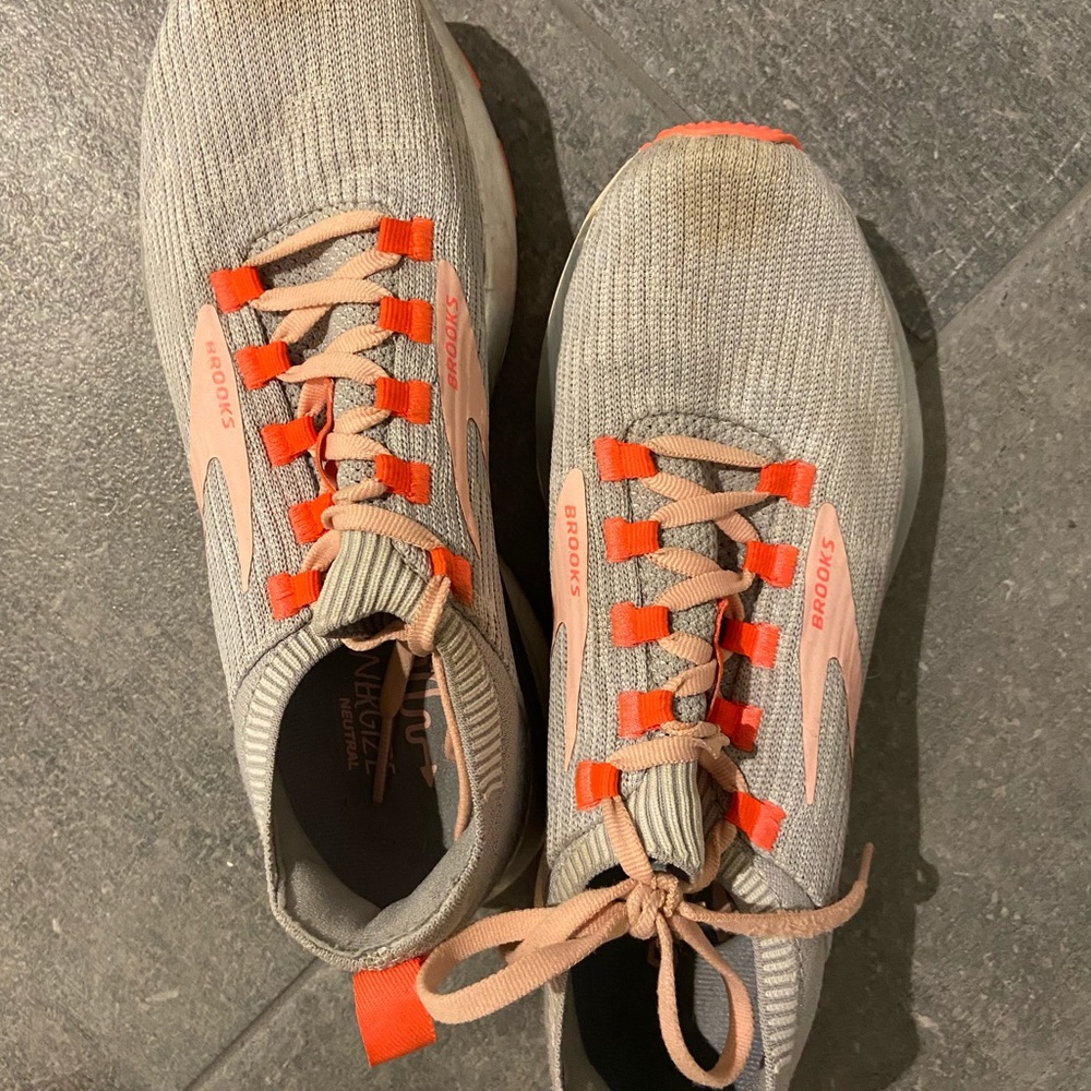 Brooks Ricochet light wear just need cleaning